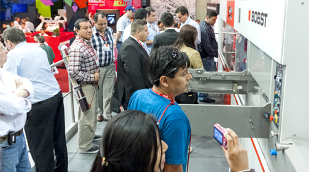 The new BOBST NOVACUT 106 ER in-line blank separating die-cutter made its debut at ExpoPrint and created strong interest from visitors attracted to automating their carton manufacturing processes.